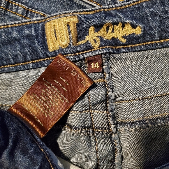 EUC Kut from the Kloth Distressed Bootcut Jeans 14 - Picture 5 of 6